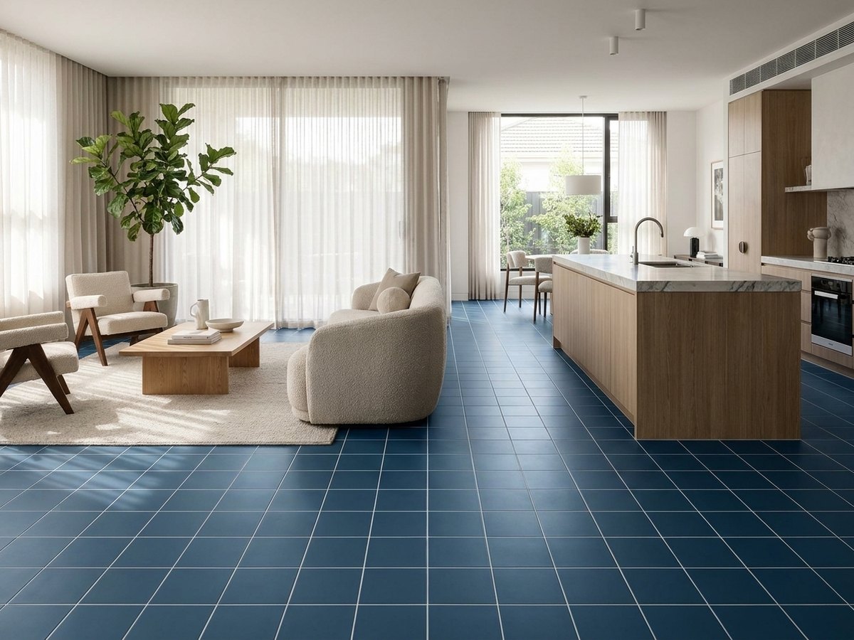 Marea Raffinato in a room